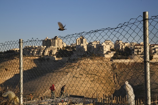 지난 해 2월 예루살렘에서 가까운 말레 아두밈 정착지의 건설공사 현장. [ AP/뉴시스]