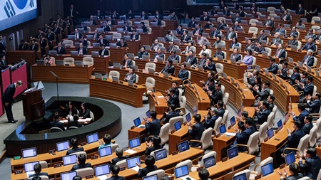 지난해 11월 1일, 서울 여의도 국회 본회의장에서 문재인 대통령이 시정연설을 하고 있다.