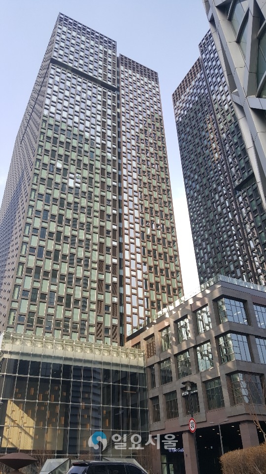 서울 종로구 공평동에 위치한 센트로폴리스 빌딩 전경.