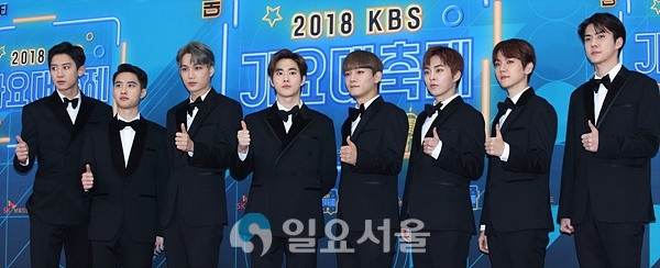 2018 KBS가요대축제 레드카펫 행사에 참석한 엑소(EXO)