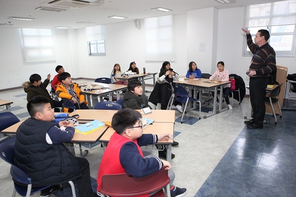 한국원자력환경공단(이사장 차성수)이대구경북 영어마을에서 28일부터 2월 1일까지 4박5일 일정으로 방폐장 주변지역 초등학생 영어캠프를 실시하고 있다.