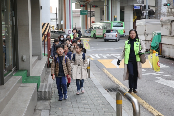 성동구는 서울에서 유일하게 전체 초등학교를 대상으로 워킹스쿨버스를 운영 중이다.