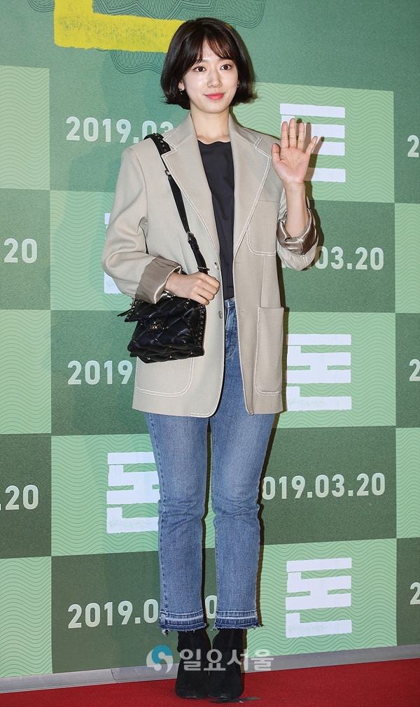영화 돈 VIP 시사회에 참석한 박신혜