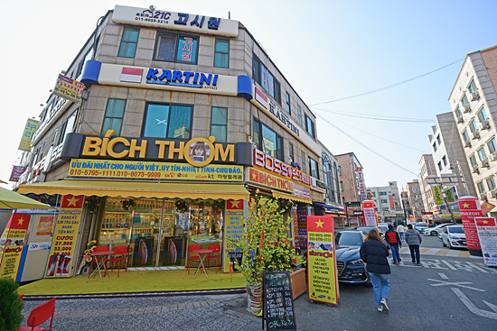 베트남 식당과 상점이 모여있는 골목 [사진=한국관광공사 제공]