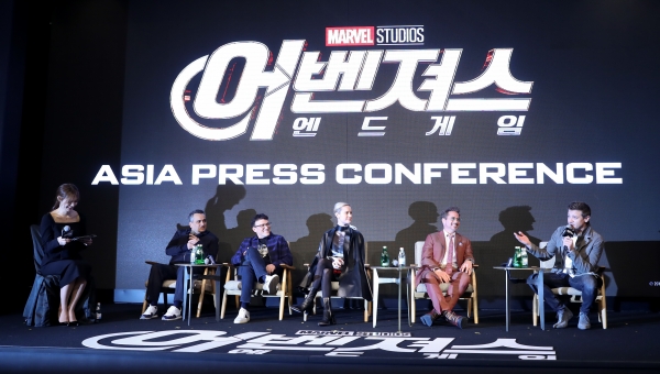 영화 ‘어벤져스: 엔드게임(Avengers: Endgame)’ 아시아 프레스 컨퍼런스가 열린 15일 오후 서울 종로구 포시즌스호텔에서 감독과 배우들이 질문에 답하고 있다. 2019.04.15. [뉴시스]