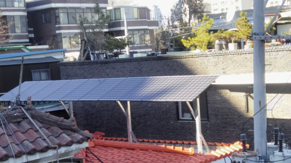 지난해 설치된 주택형 태양광 미니발전소의 모습