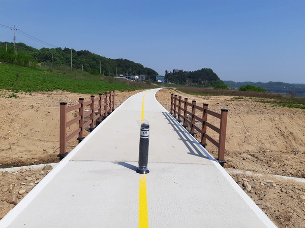 안동시가 지난해 11월 4억 원의 예산을 투입해 수하동 유일사~옥수교 구간 자전거 도로 개선사업을 완료하고 개통한다.