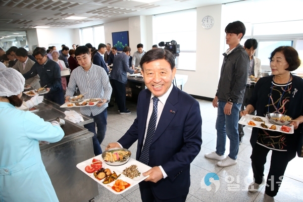 김해시청 구내식당에서 열린 가야푸드 먹는데이     © 김해시 제공