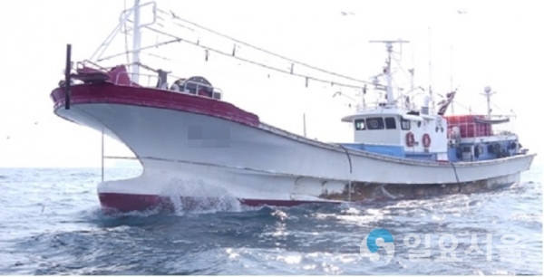 선박자동식별장치(AIS) 불법 설치 사용한 어선     © 통영해양경찰서 제공