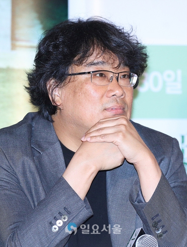영화 기생충 언론시사회에 참석한 봉준호 감독