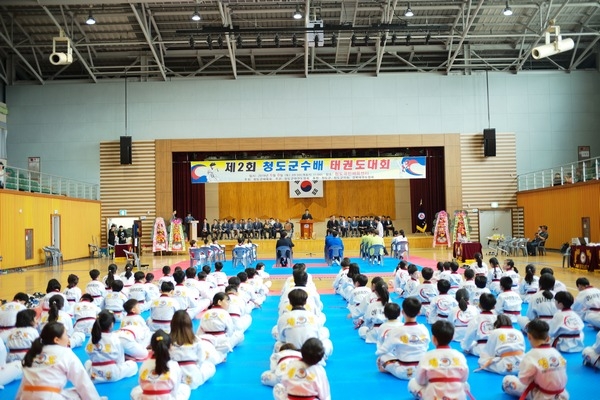 청도군이 2019년 제2회 청도군수배 태권도 대회가 지난 8일 청도국민체육센터에서 개최됐다.