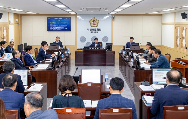 경북도의회 교육위원회(위원장 곽경호)가 지난 6월 17일부터 18일까지 양일간 상임위원회를 개최하고 있다.