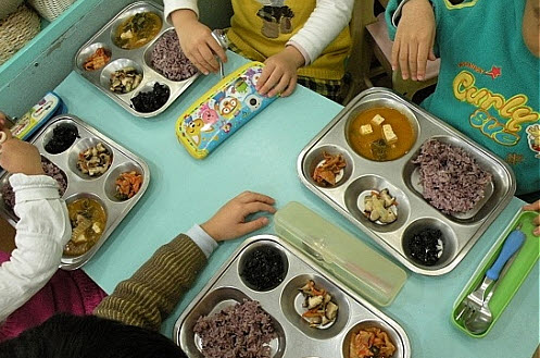 노로바이러스에 오염된 김치가 전북지역 학교급식에 납품된 사실이 밝혀지면서 식중독 의심환자가 확산되고 있다.<뉴시스>