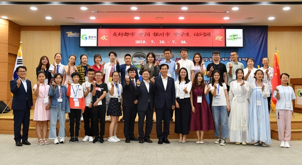 중국 인촨시 중학생 방문단 27명이 16일 우호증진과 청소년들의 글로벌 역량 강화를 위해 우호도시 경산시를 방문했다.