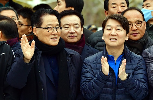 박지원 민주평화당 의원(왼), 안철수 전 국민의당 대표 <뉴시스>