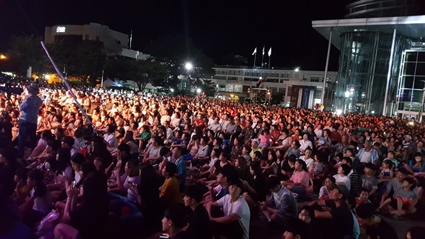 해남 군민광장을 가득메운 2018한여름밤 문화축제 모습