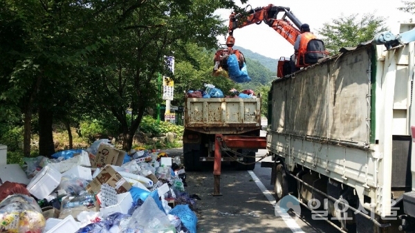 산청군 피서철 쓰레기 종합관리대책 추진 관련 쓰레기 수거 차량 운영     © 산청군 제공