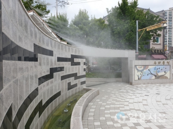 김해시 쿨링포그로 시원한 공원 조성(삼계 수리공원)     © 김해시 제공