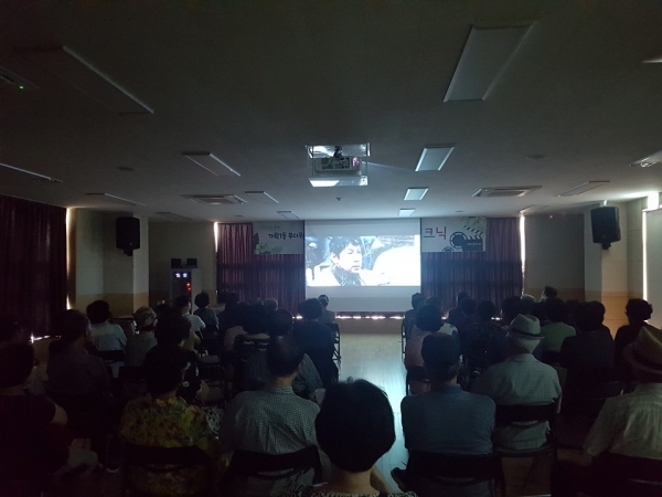 ▲지난 7월 가락1동주민센터에서 진행된 ‘한여름 영화 피크닉’