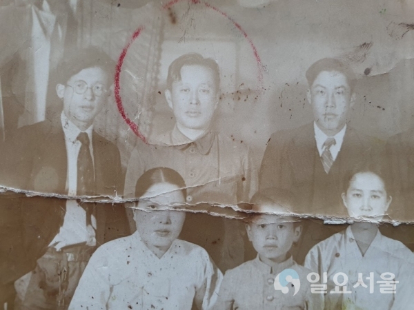 원내 우용현 선생, 오른쪽 앞줄 부인 차우필 여사, 어린아이는 아들 우제성, 1939년     © 하동군 제공