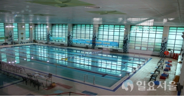 국민체육센터 수영장     © 거창군 제공