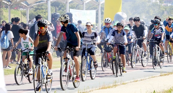 안동시가 자전거 이용 활성화와 시민의 안전을 위해 ‘시민 자전거 보험’에 가입했다.
