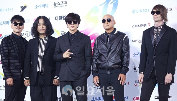 2019 소리바다어워즈 블루카펫 행사에 참석한 YB밴드