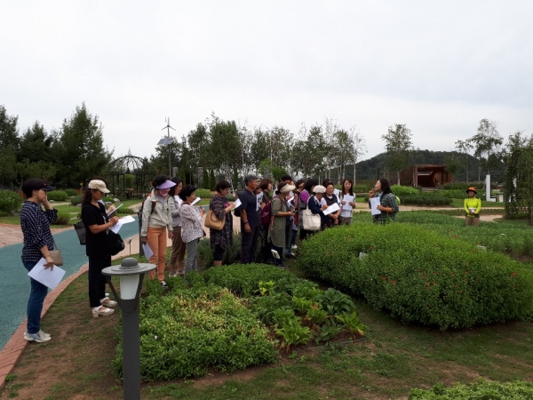 2019년 9월 허브천문공원과 길동생태문화센터에서 허브스쿨가든팜이 진행되고 있다.