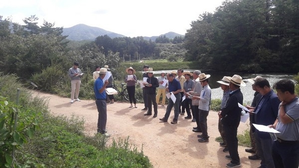 9월 19일 경북대학교와 농업기술센터, 영양고추연구소, 관내 토종고추 재배 농업인 등 30명이 참석한 가운데, “수비초 신품종 육성 평가회”를 개최했다.