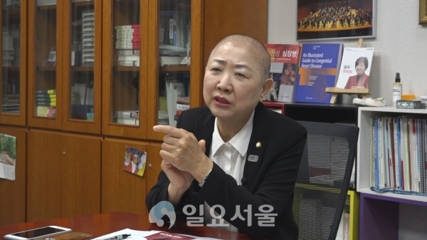 일요서울이 지난 18일 자유한국당 의원 가운데 최초로 삭발을 강행한 박인숙 의원을 서울 여의도 의원회관에서 만나 이야기를 들었다.
