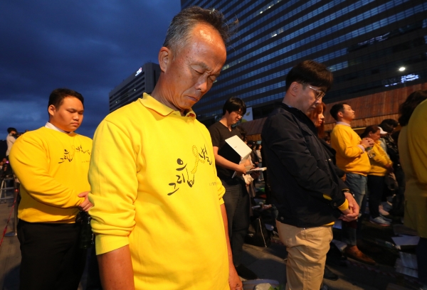 지난 6일 오후 서울 종로구 광화문 광장에서는 '세월호 기억문화제 2000일의 소원' 행사가 열렸다. [뉴시스]