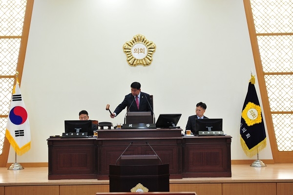영천시의회(의장 박종운)가 21일 제202회 임시회를 열고 30일까지 10일간의 의사일정에 돌입했다.