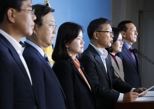 자유한국당 초선의원들의 기자회견. [뉴시스]
