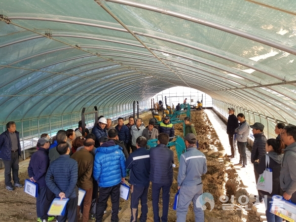 지난 19일, ‘농업기계 안전사용 및 농용굴삭기 운행 기술교육’을 했다. @ 고성군 제공