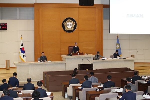포항시의회(의장 서재원)는 25일 제2차 본회의에서 안건을 의결하고 제266회 임시회를 폐회했다.