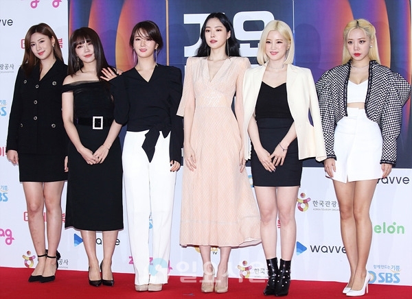 2019 SBS가요대전 포토월 행사에 참석한 에이핑크