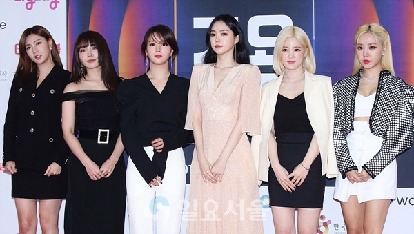 2019 SBS가요대전 포토월 행사에 참석한 에이핑크
