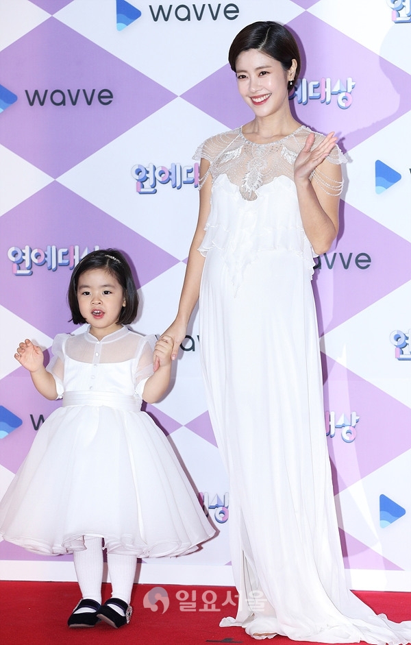2019 SBS연예대상 포토월 행사에 참석한 라니-이윤지