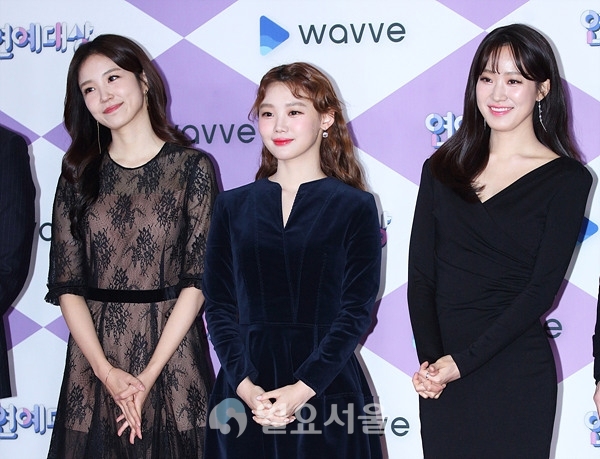 2019 SBS연예대상 포토월 행사에 참석한 장예원-김수민-주시은 아나운서