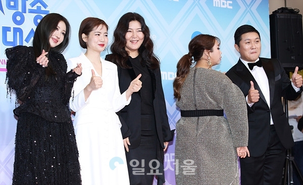 2019 MBC연예대상 포토월 행사에 참석한 이사배-차홍-한혜연-홍현희-조세호