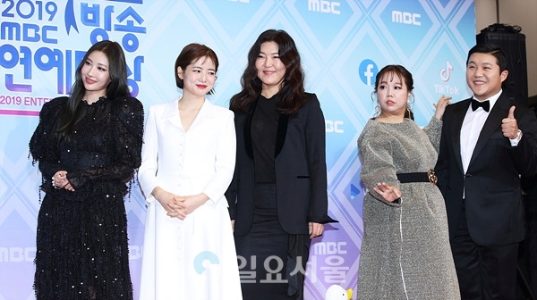 2019 MBC연예대상 포토월 행사에 참석한 이사배-차홍-한혜연-홍현희-조세호
