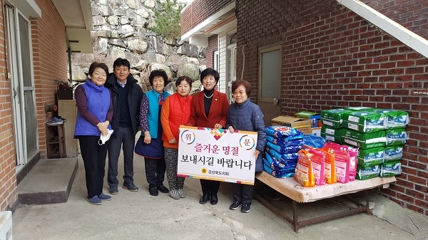 박차양 경북도의원이 16일 경주 베다니 노인의집 노인전문요양원을 방문해 입소한 어르신들을 위문하고 종사자들을 격려했다.