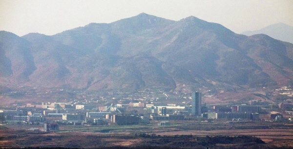 지난 1월14일 경기 파주시 접경지역에서 북한 지역에 위치한 개성공단이 보이고 있다. [뉴시스]