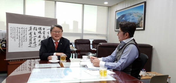일요서울TV '주간 박종진'에서는 지난 1월29일 우리공화당 조원진 의원과 인터뷰를 진행했다.