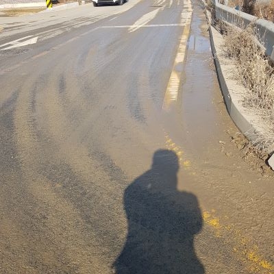 운북동 30-1 부근 도로가 토사로 뒤엉킨 흙탕물로 주변환경을 크게 해치고 있는 현장 사진