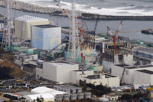 2012년 일본 후쿠시마현 오쿠마에 있는 원전 1호기와 2호기, 3호기의 모습. [뉴시스]