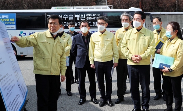 전남도 김영록 지사가 여수 여천전남병원 점검에 나섰다.