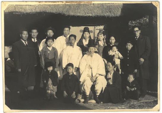 독립유공자로 선정된 최두용 선생(사진에서 맨 왼쪽)의 모습