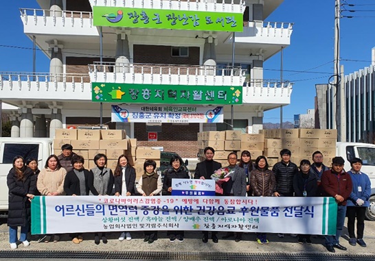 농업회사법인 빛가람주식회사(대표 김병석)가 장흥지역자활센터 소속의 취약계층 노인들에게 건강 액기스 240여 박스를 전달했다.