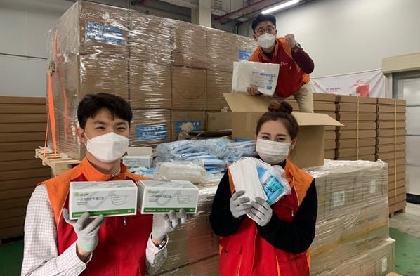 중국 강소성 우시시가 SK하이닉스에 의료용 마스크와 방호복 등 코로나19 관련 방역 물품을 전달했다. [SK하이닉스]